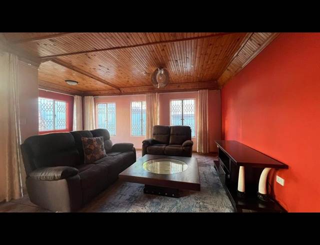 3 BEDROOM HOUSE FOR SALE IN VALDIN HEIGHTS